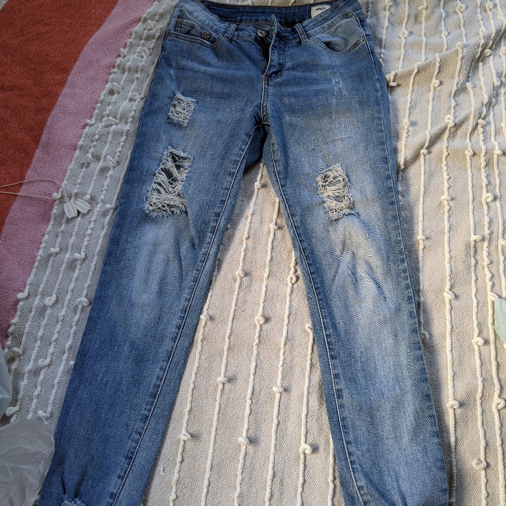 Ripped skinny jeans